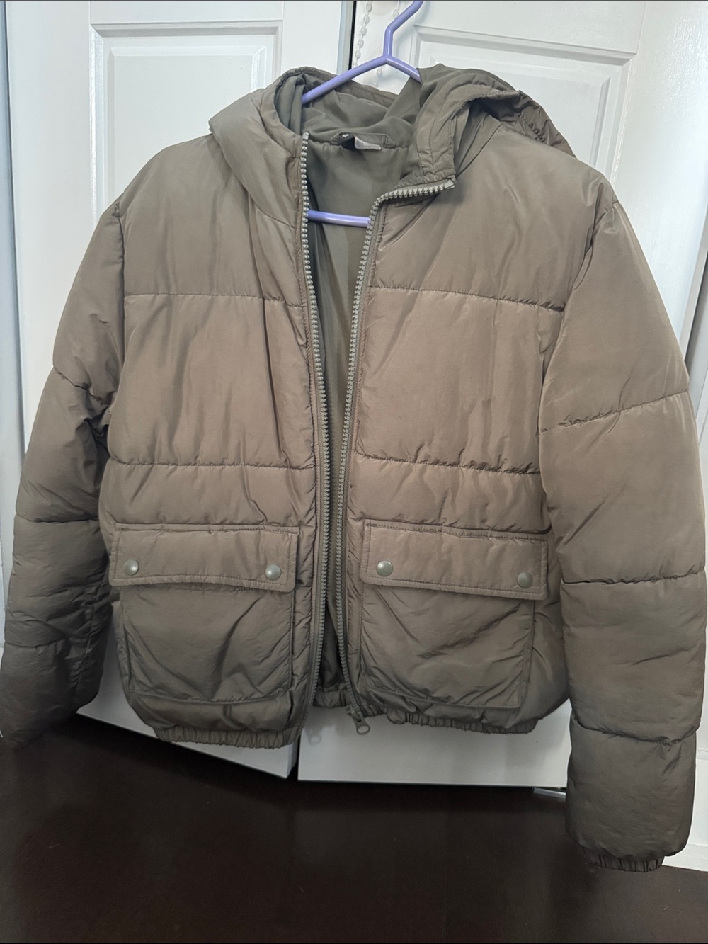 Women’s Hooded Puffer Jacket in Green - Lightweight Warmth